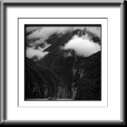 EnteringYangtze Qutang Gorge China,river,3 gorges, clouds